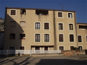appartement ancien à la location -   84300  CAVAILLON, surface 49 m2 location appartement ancien - UBI478848587